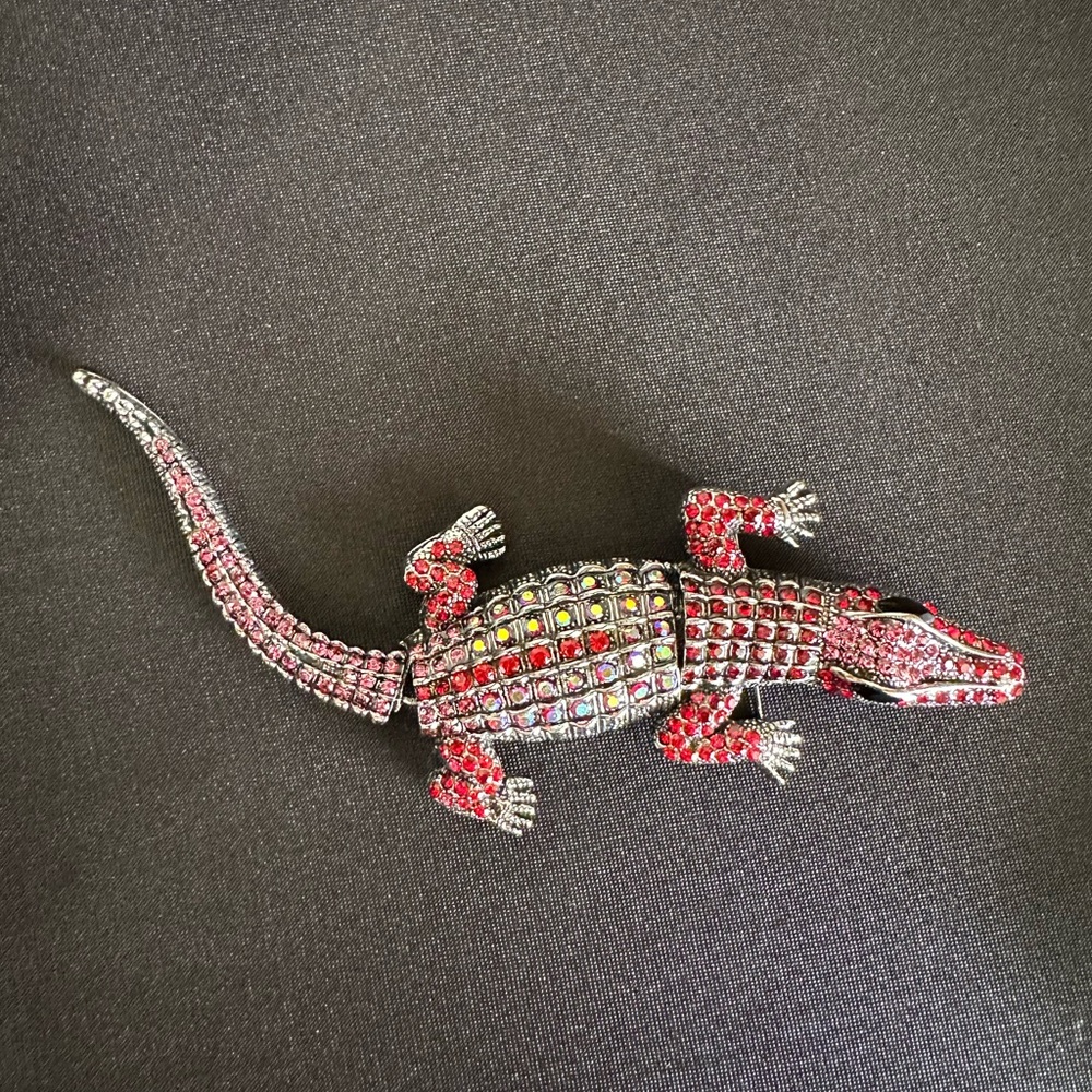 Red Rhinestone Alligator Figure Brooch - Picture 3 of 6